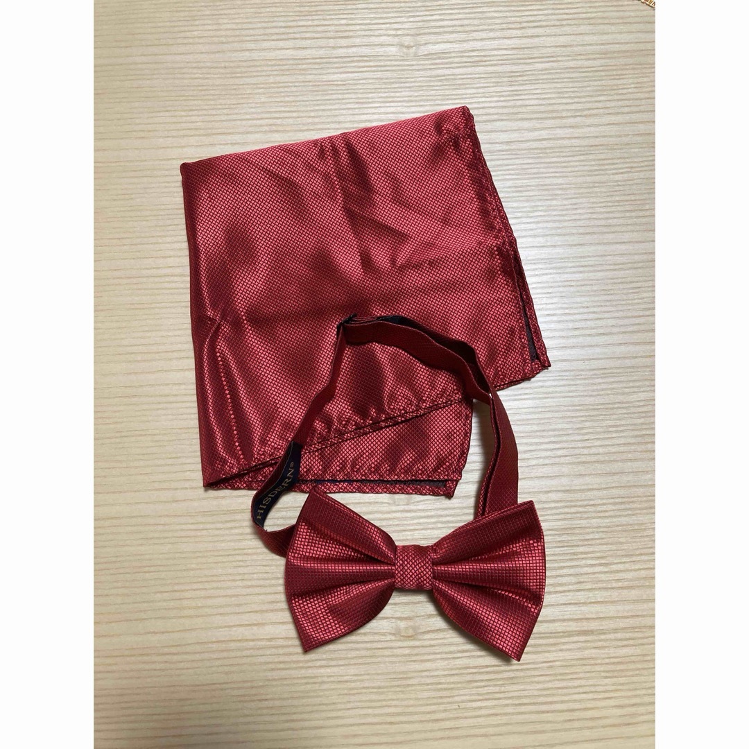 蝶ネクタイ　ポケットチーフ　赤 メンズのファッション小物(ハンカチ/ポケットチーフ)の商品写真