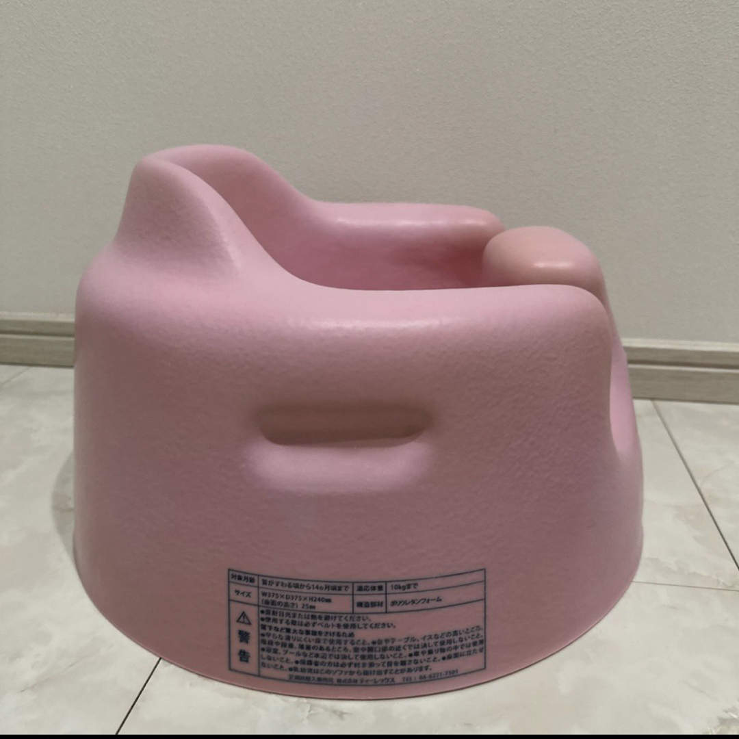 Bumbo(バンボ)のバンボ (ピンク) キッズ/ベビー/マタニティのキッズ/ベビー/マタニティ その他(その他)の商品写真