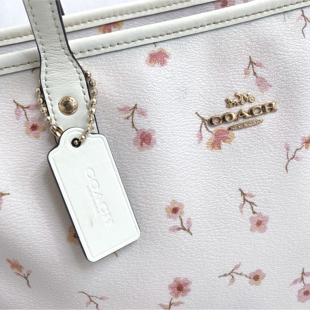 COACH(コーチ)の【状態込特別価格】コーチ シティ フローラルプリント トートバッグ レザー A4 レディースのバッグ(トートバッグ)の商品写真