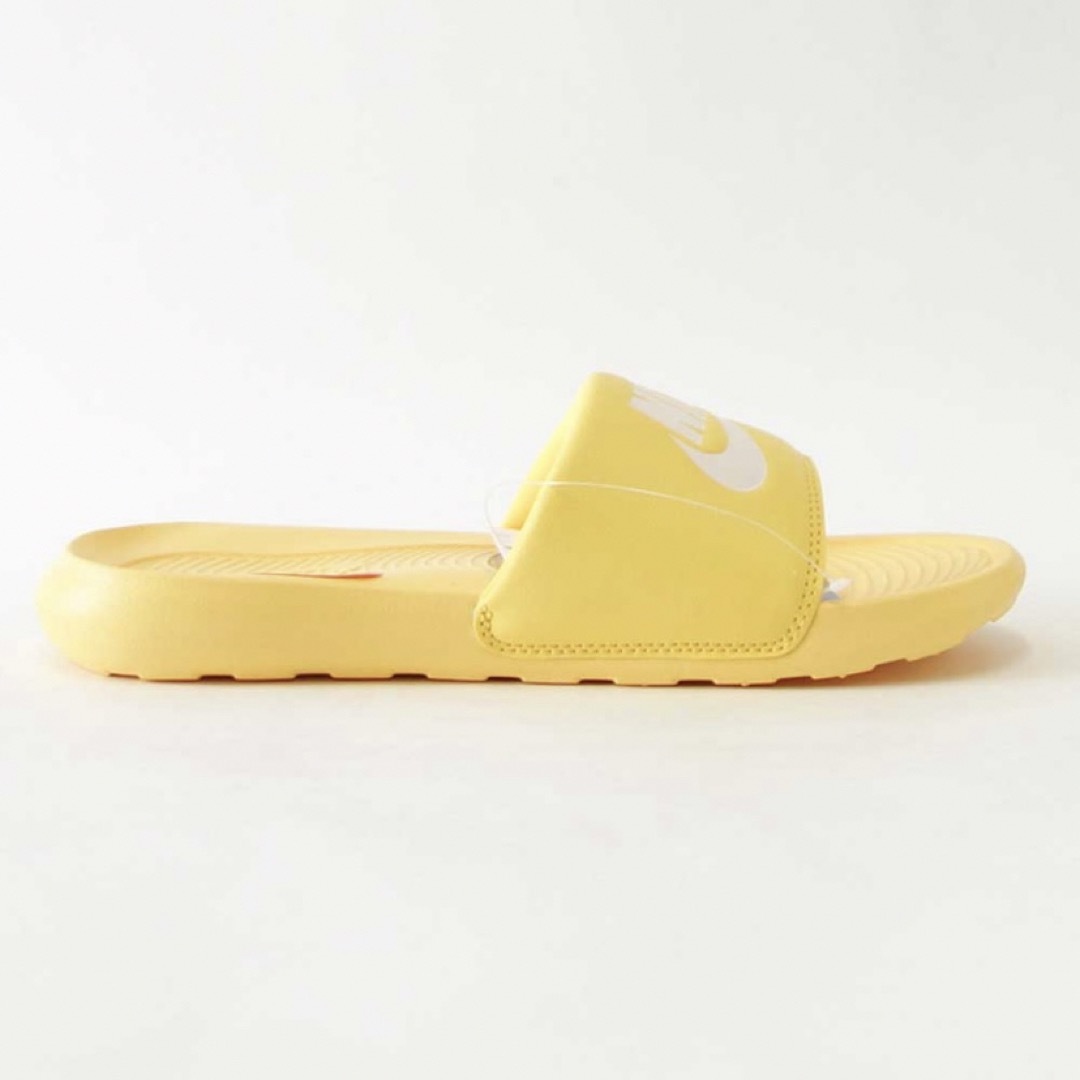 NIKE(ナイキ)のNIKE ナイキ ビクトリーワンスライド イエロー 25センチ 新品 タグ付き レディースの靴/シューズ(サンダル)の商品写真