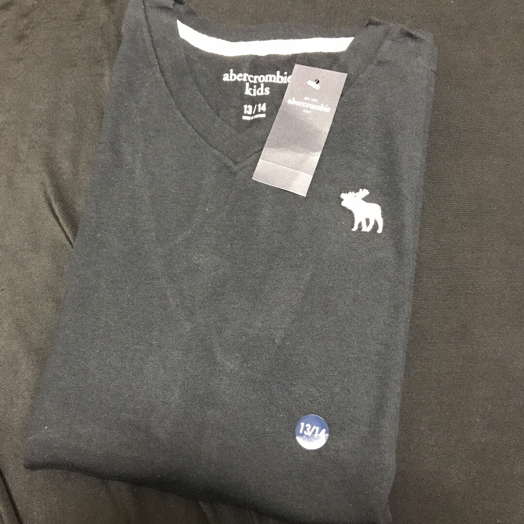 Abercrombie&Fitch(アバクロンビーアンドフィッチ)のXS◎新品正規品◎アバクロ◎VネックTシャツ ◎送料込 メンズのトップス(Tシャツ/カットソー(半袖/袖なし))の商品写真