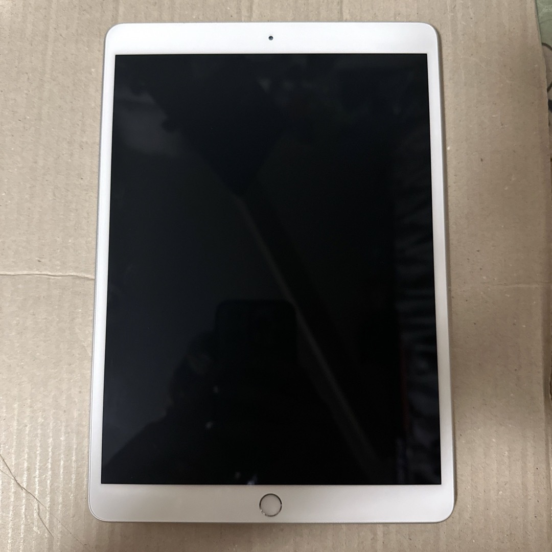 iPad Air 第3世代 64GB セルラー SIMフリー シルバー iPad Air 第3世代 64GB セルラー SIMフリー シルバー