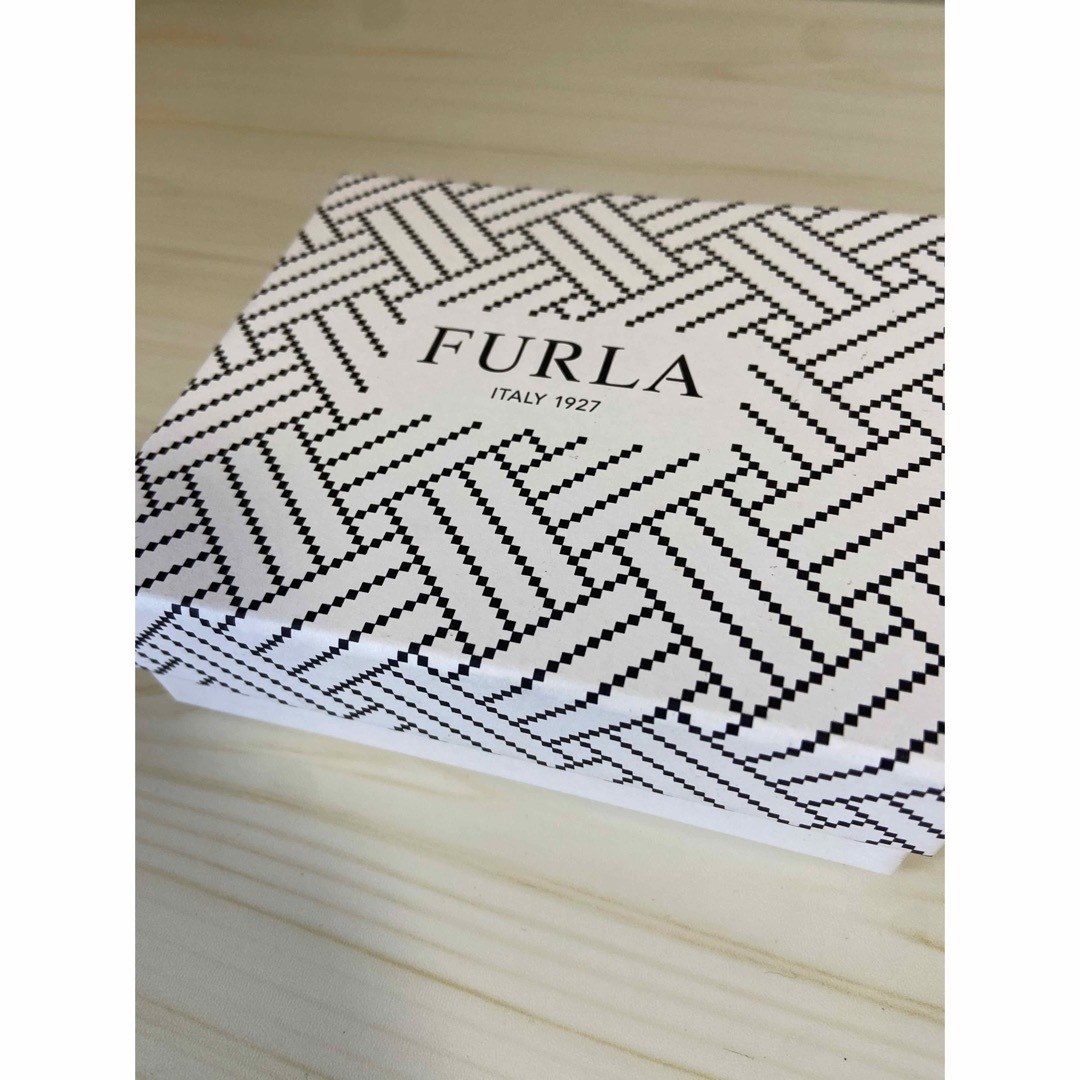 Furla(フルラ)のFURLA 折りたたみ財布　グレージュ レディースのファッション小物(財布)の商品写真