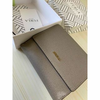 フルラ(Furla)のFURLA 折りたたみ財布　グレージュ(財布)