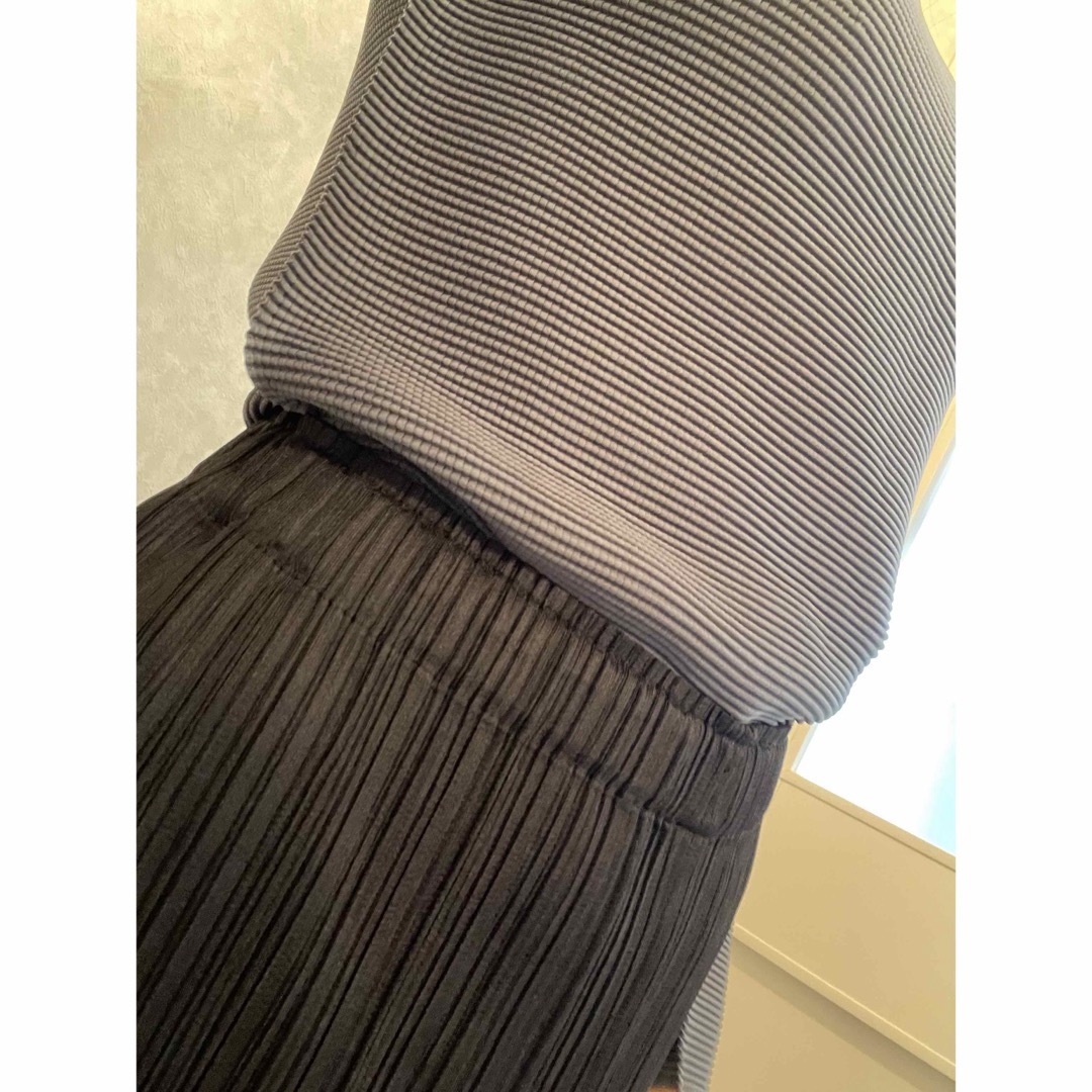 ISSEY MIYAKE(イッセイミヤケ)のme ISSEY MIYAKE STRETCH PLEATS 4 レディースのトップス(Tシャツ(長袖/七分))の商品写真