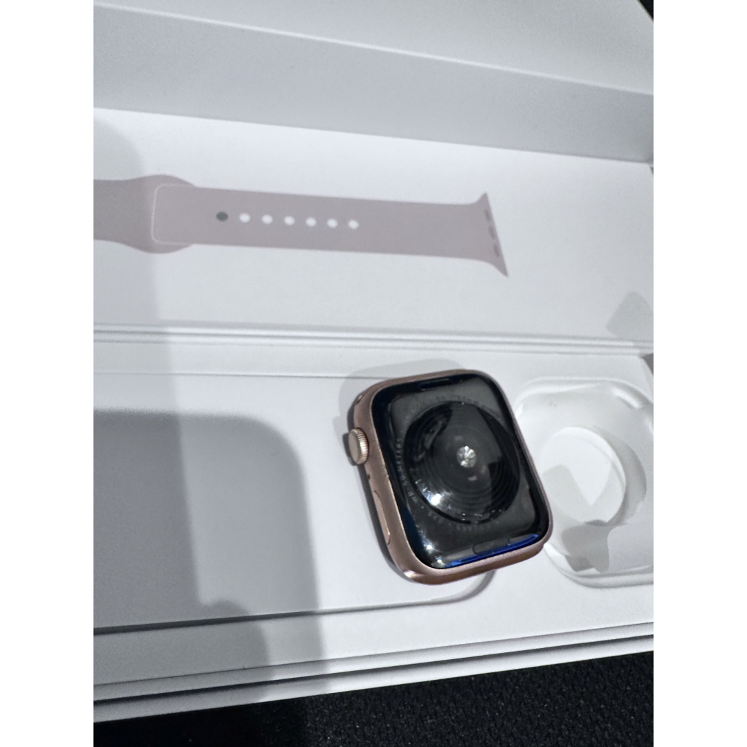 Apple Watch(アップルウォッチ)のAPPLE WATCH SE 44mm GPSモデル MKQ53J/A スマホ/家電/カメラのスマートフォン/携帯電話(その他)の商品写真
