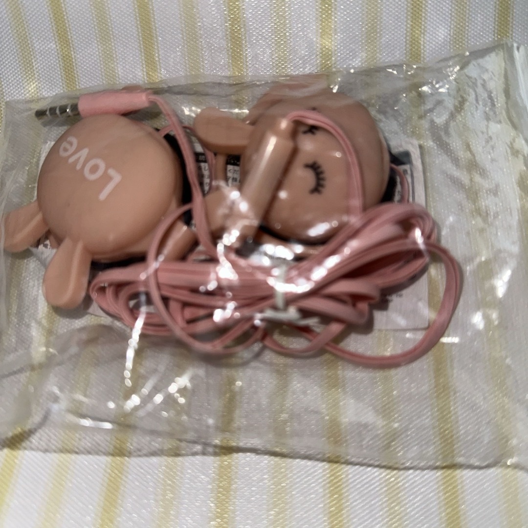 【未使用品】うさ耳イヤホン　ピンク色 スマホ/家電/カメラのオーディオ機器(ヘッドフォン/イヤフォン)の商品写真