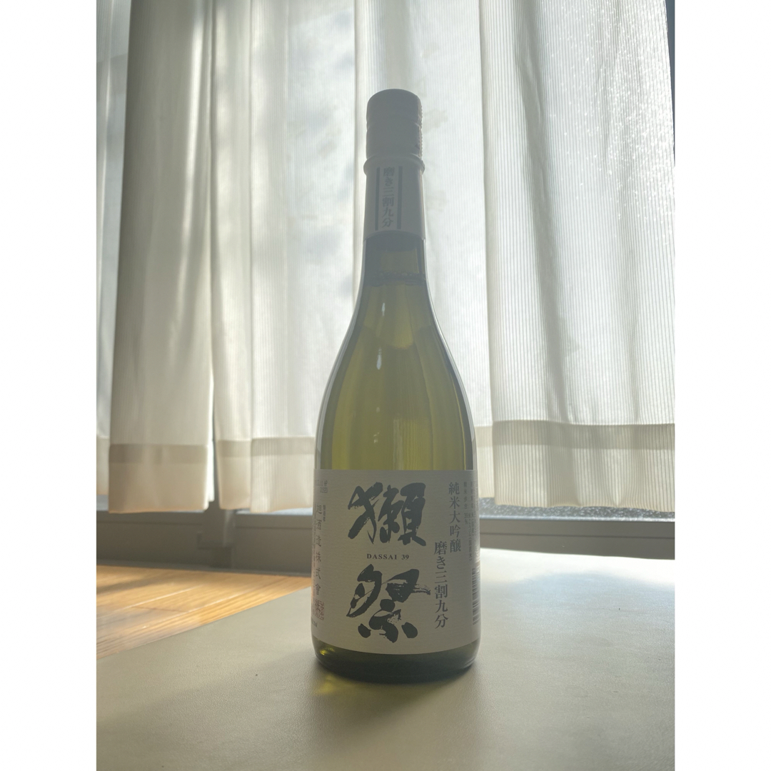 獺祭(ダッサイ)の獺祭 純米大吟醸 磨き三割九分 カートン 720ml 食品/飲料/酒の酒(日本酒)の商品写真