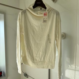 ユニクロ(UNIQLO)のヒートテックフリースハイネックT白色ホワイト(Tシャツ(長袖/七分))