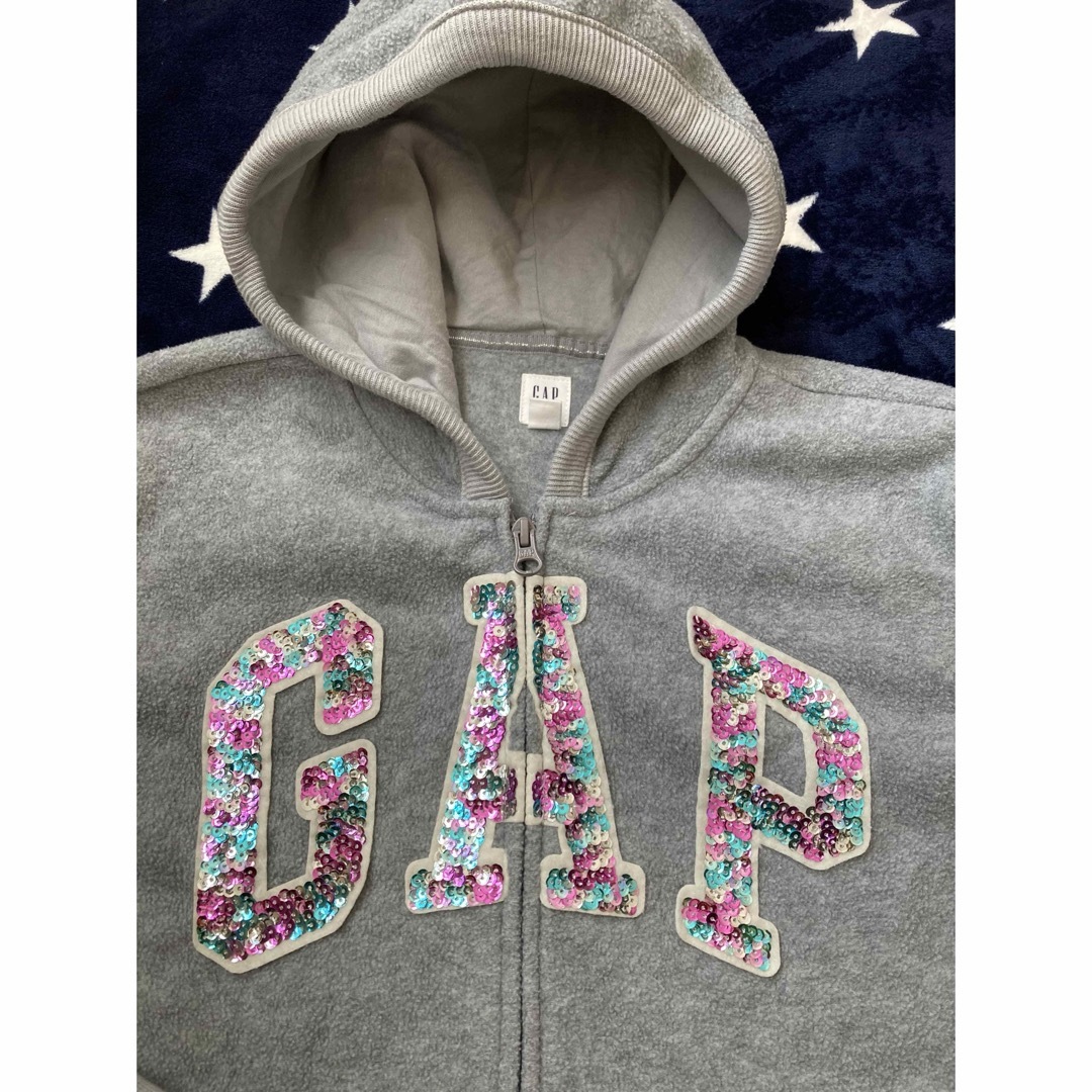 GAP Kids(ギャップキッズ)のギャップキッズ　GAP  ロゴ フリース　ジップパーカー　160  14〜16 キッズ/ベビー/マタニティのキッズ服女の子用(90cm~)(ジャケット/上着)の商品写真