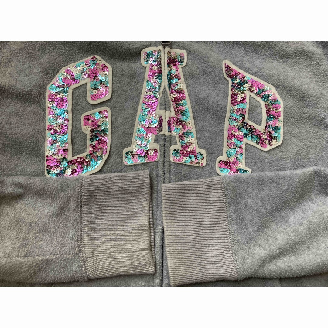 GAP Kids(ギャップキッズ)のギャップキッズ　GAP  ロゴ フリース　ジップパーカー　160  14〜16 キッズ/ベビー/マタニティのキッズ服女の子用(90cm~)(ジャケット/上着)の商品写真