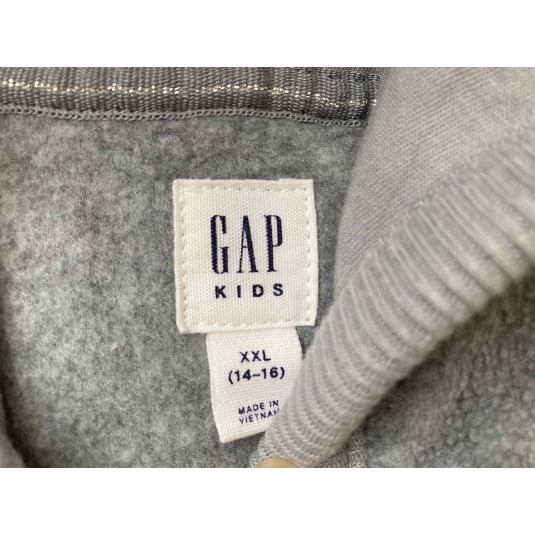 GAP Kids(ギャップキッズ)のギャップキッズ　GAP  ロゴ フリース　ジップパーカー　160  14〜16 キッズ/ベビー/マタニティのキッズ服女の子用(90cm~)(ジャケット/上着)の商品写真