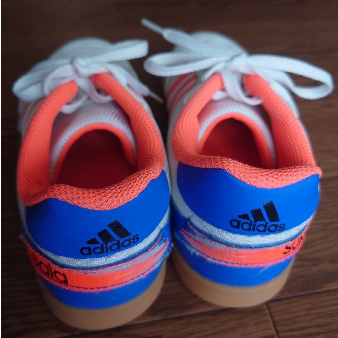 adidas(アディダス)のアディダス☆サッカー☆フットサル☆ジュニア☆キッズ☆21.5☆ キッズ/ベビー/マタニティのキッズ靴/シューズ(15cm~)(スニーカー)の商品写真