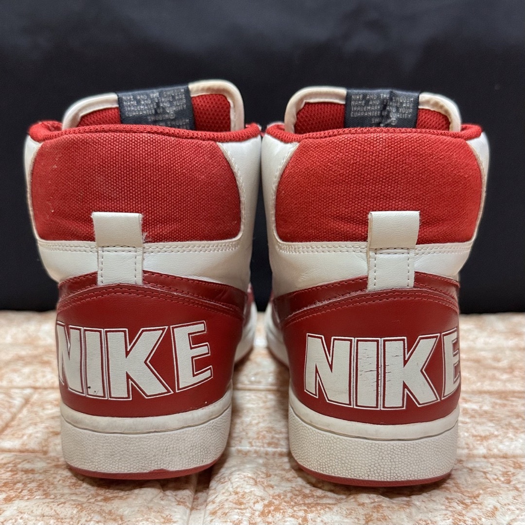 NIKE(ナイキ)の2008年 NIKE TERMINATR HI BASIC 赤白  レディースの靴/シューズ(スニーカー)の商品写真