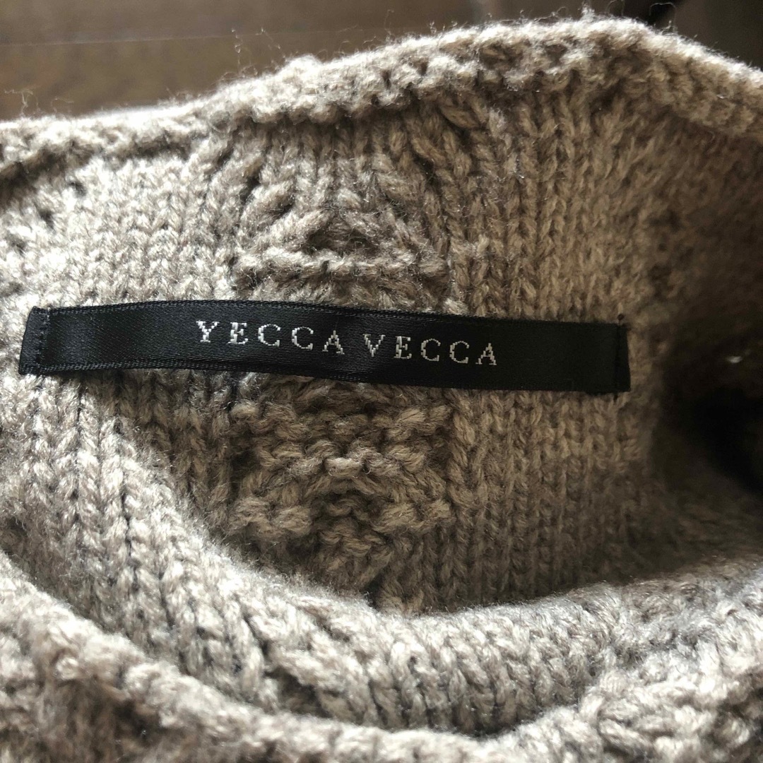 YECCA VECCA(イェッカヴェッカ)のyecca vecca トップス　ケーブル編み　ニット　モカ レディースのトップス(ニット/セーター)の商品写真