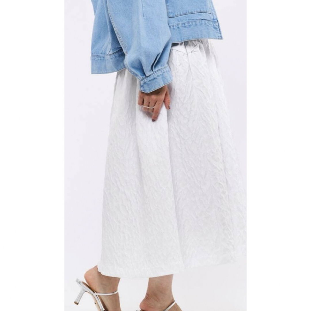 IENA(イエナ)のIENA購入　フクレジャガードスカート　白　新品未使用タグ付き レディースのスカート(ロングスカート)の商品写真