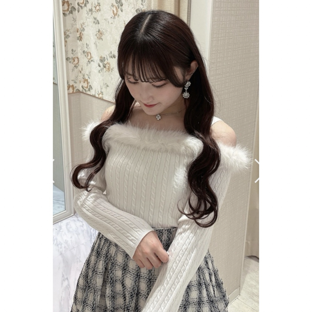 evelyn(エブリン)のオフショルファーニット　エブリン♡evelyn  新品未使用タグ付き。 レディースのトップス(ニット/セーター)の商品写真