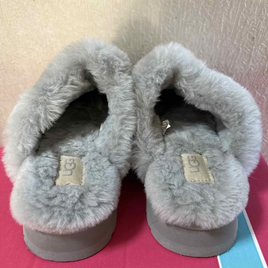 UGG(アグ)のUGG 厚底ファーサンダル レディースの靴/シューズ(サンダル)の商品写真