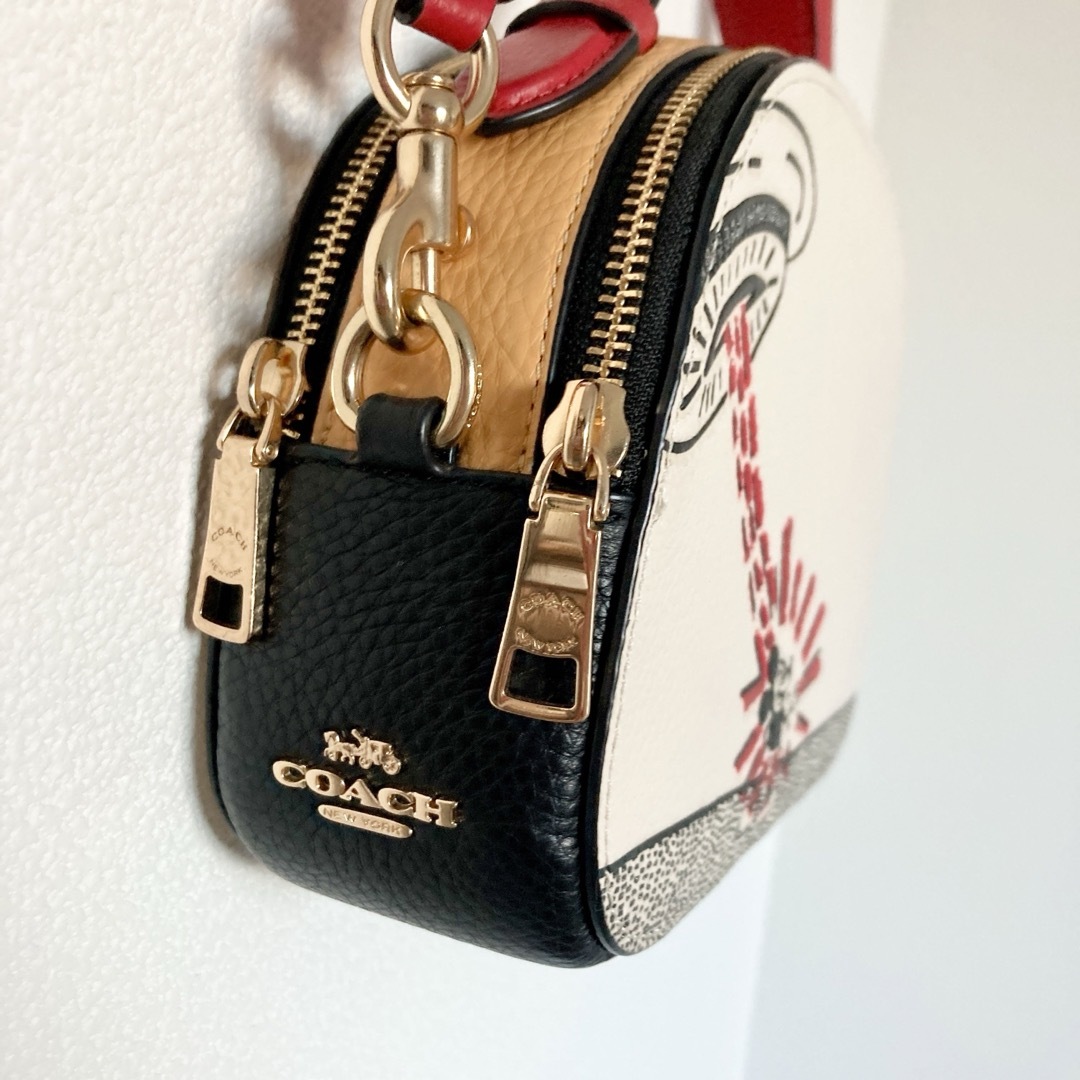 COACH(コーチ)のCOACH Disney✖️キース・ヘリング コラボ 2WAY ショルダーバッグ レディースのバッグ(ショルダーバッグ)の商品写真