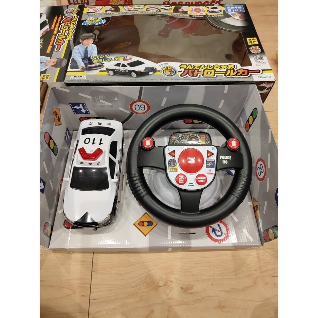 R/C うんてんしちゃお パトロールカー RCウンテンシチヤオパトロ-ルカ-N エンタメ/ホビーのおもちゃ/ぬいぐるみ(ホビーラジコン)の商品写真