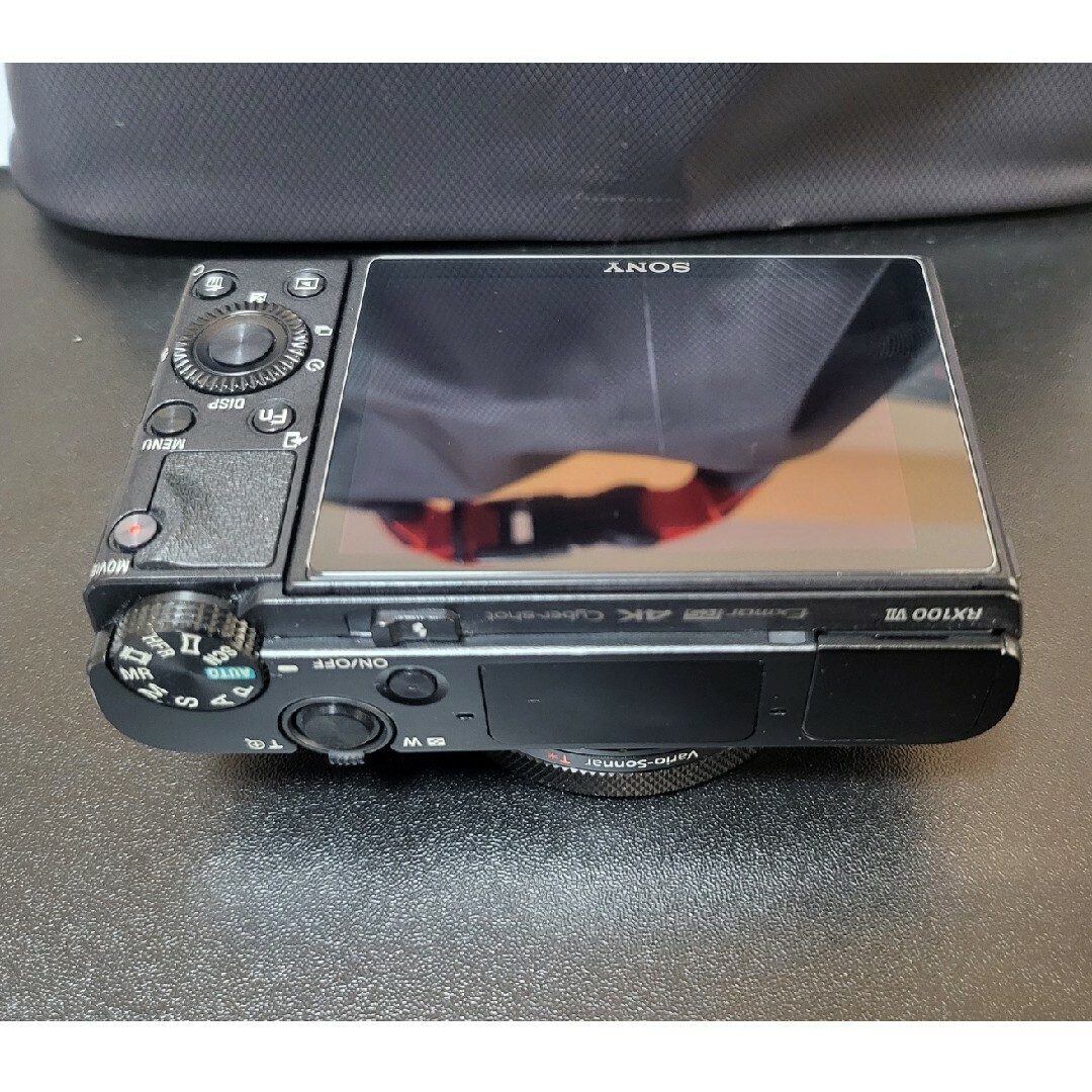 SONY(ソニー)のSONY Cyber-shot RX100M7 追加バッテリー、ケージ付 スマホ/家電/カメラのカメラ(コンパクトデジタルカメラ)の商品写真