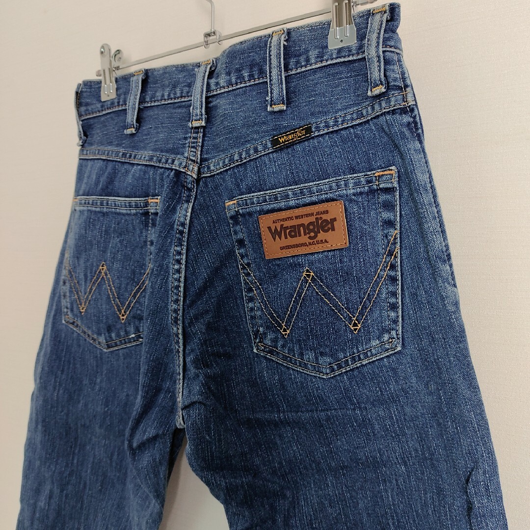 Wrangler(ラングラー)の【定番】ラングラー☆レザーロゴ付スタンダードジーンズ　27　インディゴ　シンプル メンズのパンツ(デニム/ジーンズ)の商品写真