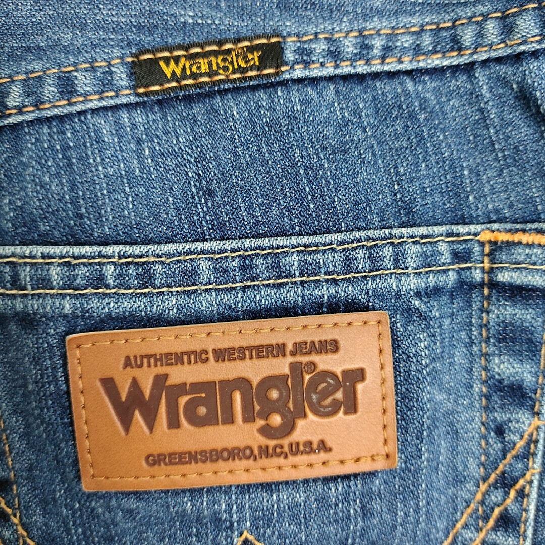 Wrangler(ラングラー)の【定番】ラングラー☆レザーロゴ付スタンダードジーンズ　27　インディゴ　シンプル メンズのパンツ(デニム/ジーンズ)の商品写真