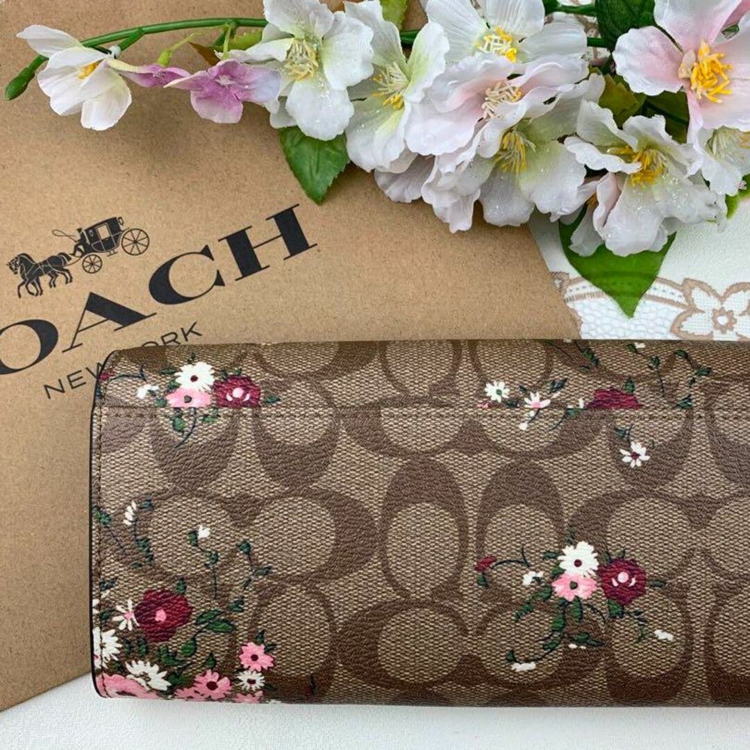 COACH シグネチャー ベージュ 花柄 フラップ開閉