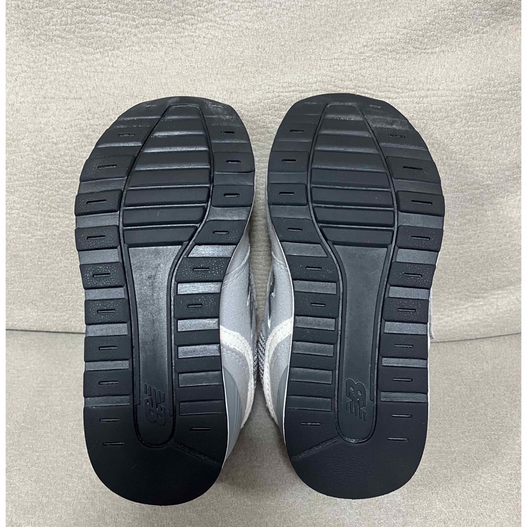 996（New Balance）(キュウキュウロク)のNB ニューバランス グレー 16.0cm キッズシューズ　スニーカー 子ども靴 キッズ/ベビー/マタニティのキッズ靴/シューズ(15cm~)(スニーカー)の商品写真