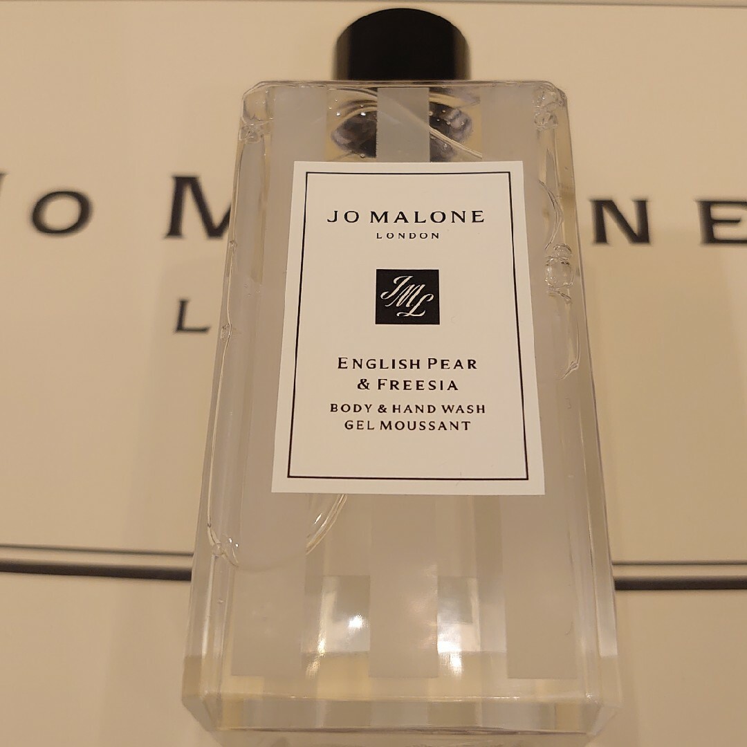 Jo Malone(ジョーマローン)のJo Malone 新品未使用 イングリッシュ ペアー&フリージア ボディ&バス コスメ/美容のボディケア(ボディソープ/石鹸)の商品写真