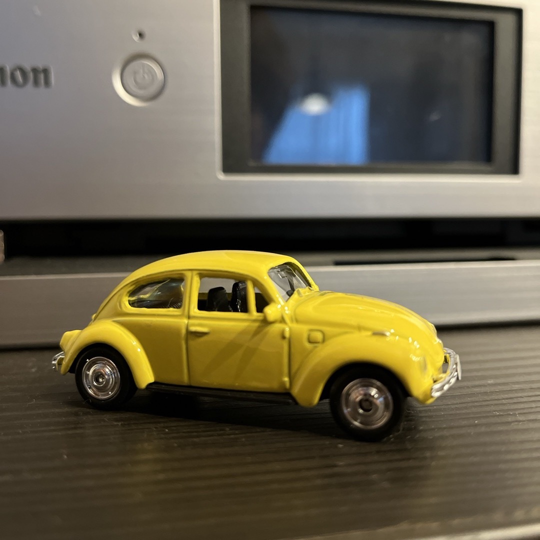 フォルクスワーゲン　ビートル　ミニカー　yellow エンタメ/ホビーのおもちゃ/ぬいぐるみ(ミニカー)の商品写真
