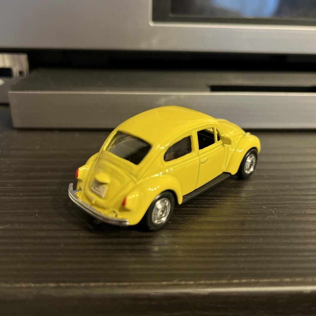 フォルクスワーゲン　ビートル　ミニカー　yellow エンタメ/ホビーのおもちゃ/ぬいぐるみ(ミニカー)の商品写真