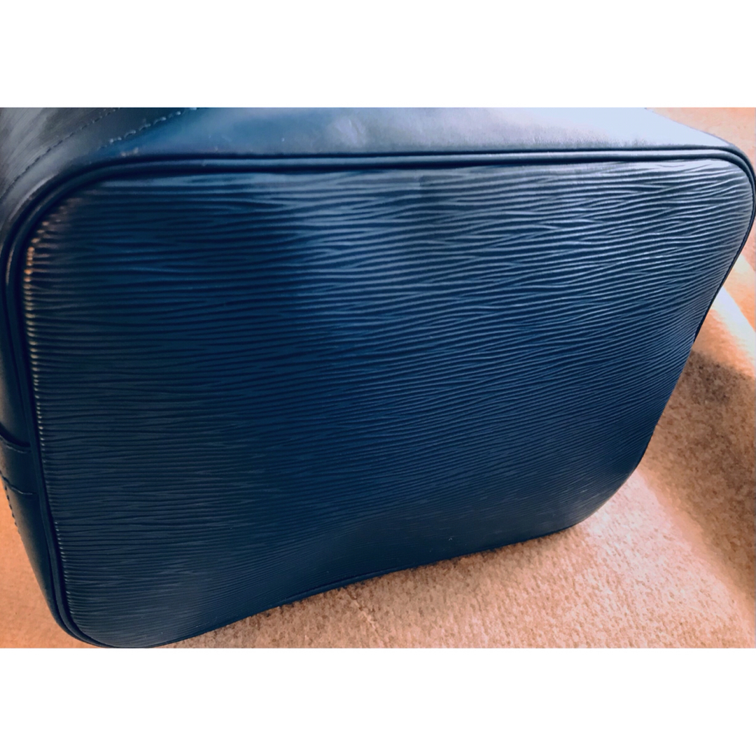 LOUIS VUITTON(ルイヴィトン)の美品 LOUIS VUITTON エピ ノエ ショルダーバッグ　ブルー 巾着　　 レディースのバッグ(ショルダーバッグ)の商品写真