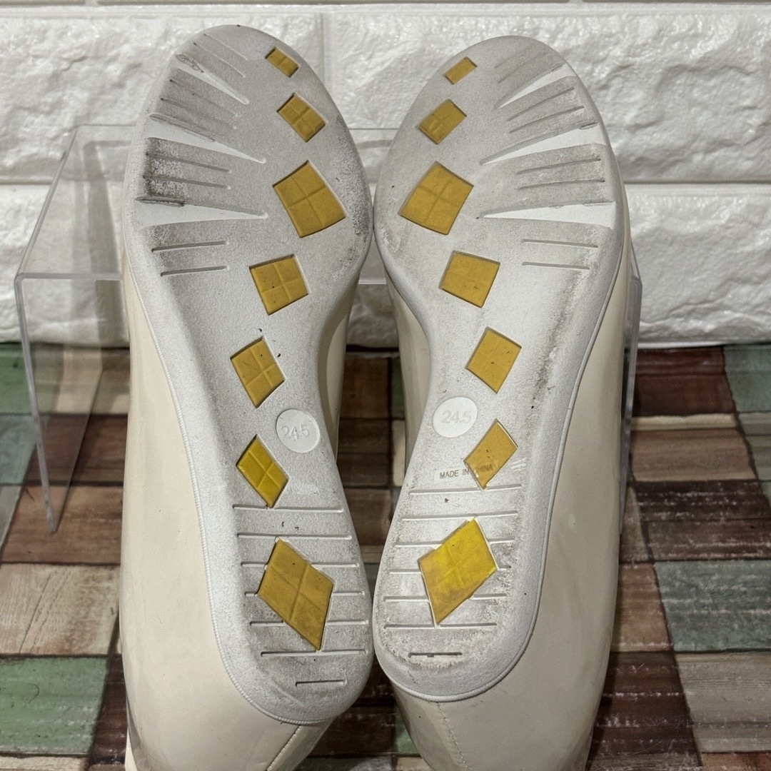 NEUTRAL(ニュートラル)のNEUTRAL ニュートラル オフホワイト　アイボリー  パンプス ヒール レディースの靴/シューズ(ハイヒール/パンプス)の商品写真