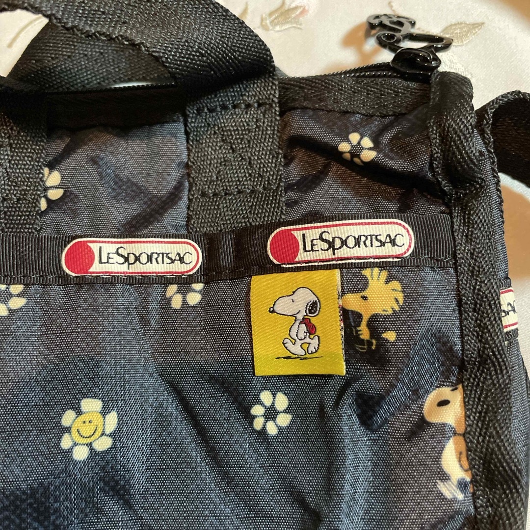 LeSportsac(レスポートサック)の人気❣️レスポサック　バック❣️スヌーピー❣️ レディースのバッグ(ショルダーバッグ)の商品写真