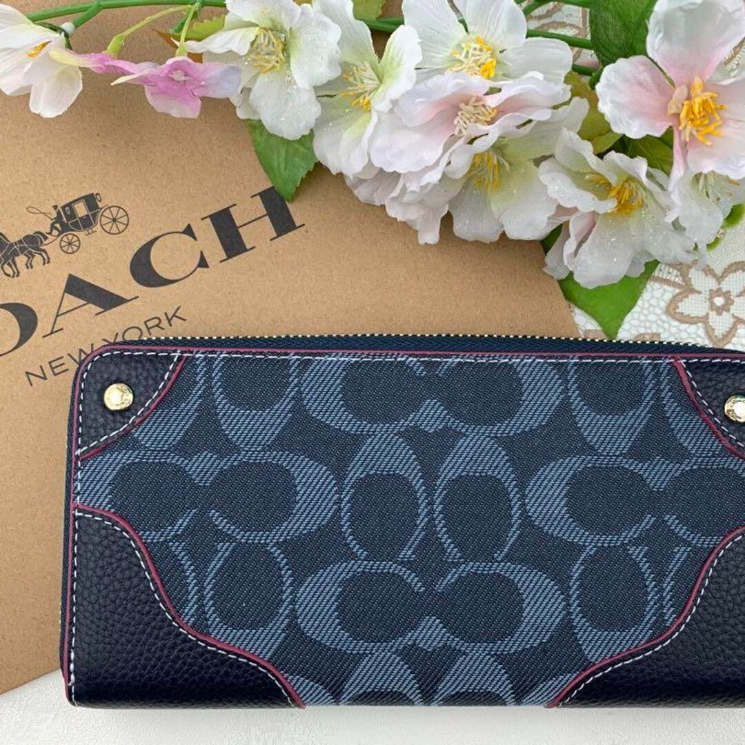 COACH(コーチ)のCOACH シグネチャー × ブルー デニム 角レザー レディースのファッション小物(財布)の商品写真
