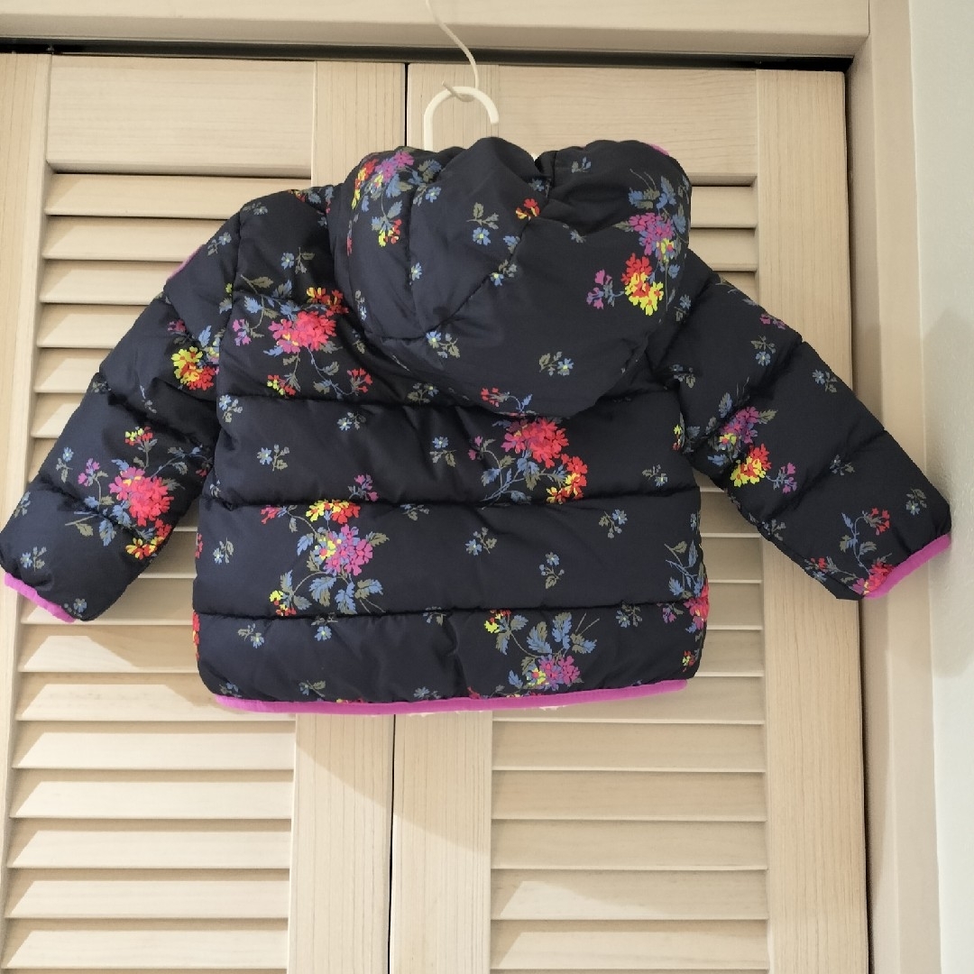 babyGAP(ベビーギャップ)のbaby GAP 花柄 アウター キッズ/ベビー/マタニティのキッズ服女の子用(90cm~)(コート)の商品写真