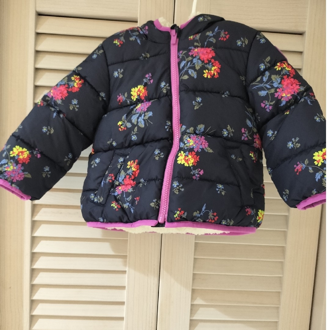 babyGAP(ベビーギャップ)のbaby GAP 花柄 アウター キッズ/ベビー/マタニティのキッズ服女の子用(90cm~)(コート)の商品写真