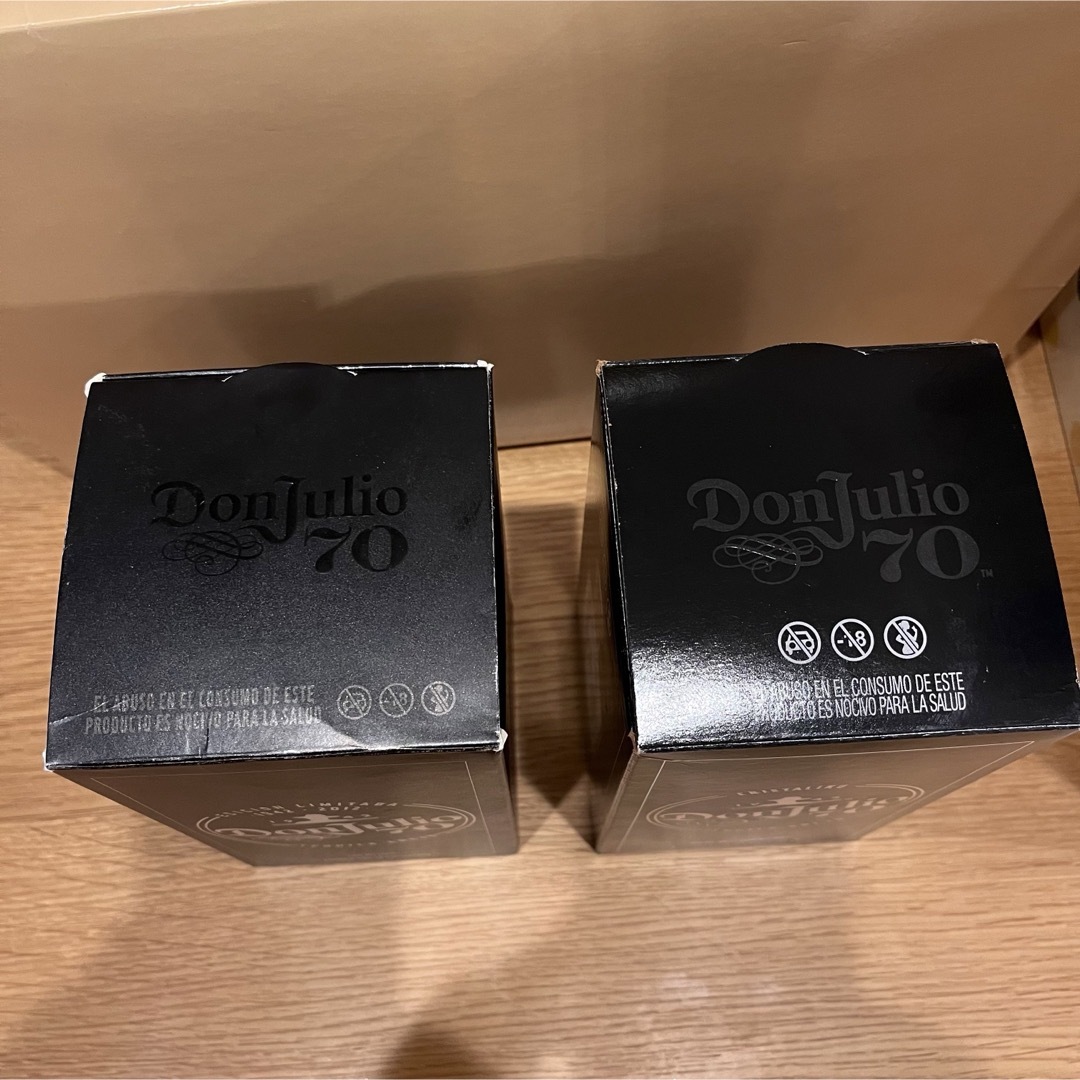 DonJulio テキーラ 70周年記念品　ドンフリオ  2本セット 食品/飲料/酒の酒(蒸留酒/スピリッツ)の商品写真