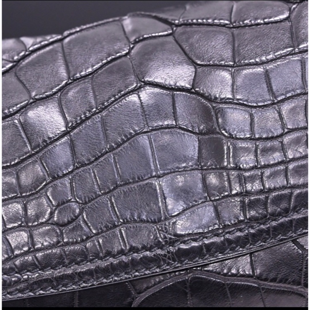 PRADA(プラダ)のプラダ 最高級マットクロコダイルショルダーバッグ 三角インゴット付 レディースのバッグ(ショルダーバッグ)の商品写真