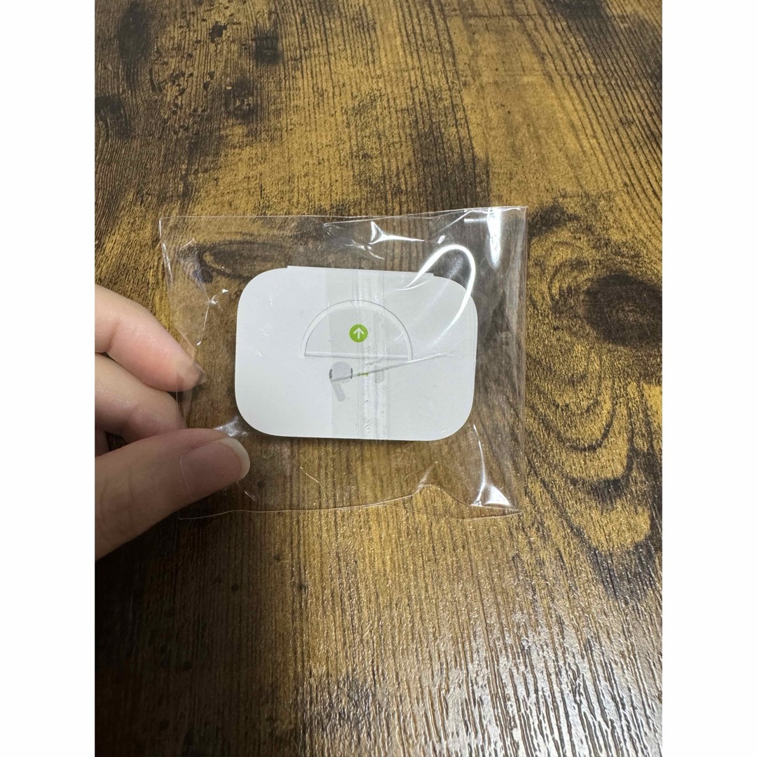 Apple(アップル)のAirPods Pro 第1世代　右耳 スマホ/家電/カメラのオーディオ機器(ヘッドフォン/イヤフォン)の商品写真