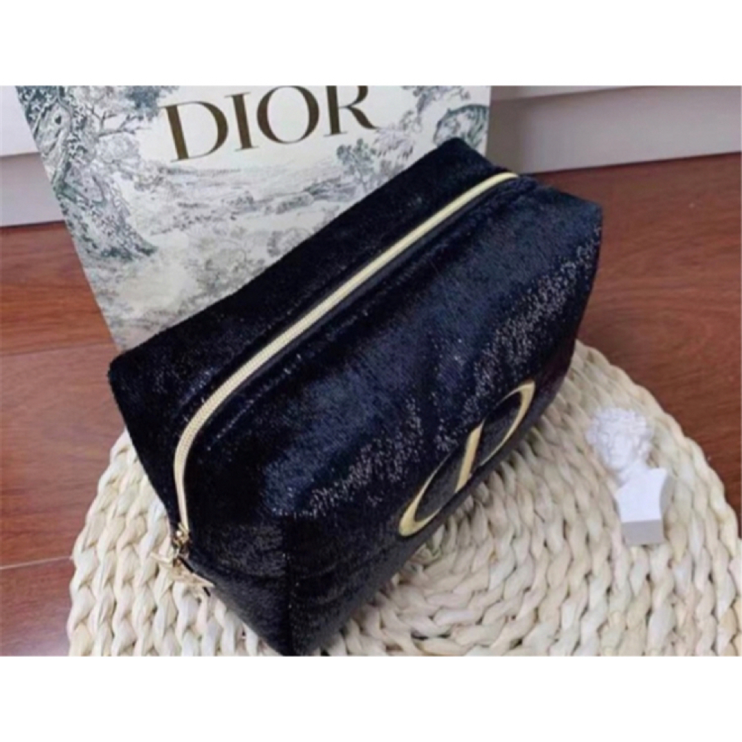 Christian Dior(クリスチャンディオール)の新品　Dior ディオール   ノベルティ　ホリデーオファーポーチ レディースのファッション小物(ポーチ)の商品写真