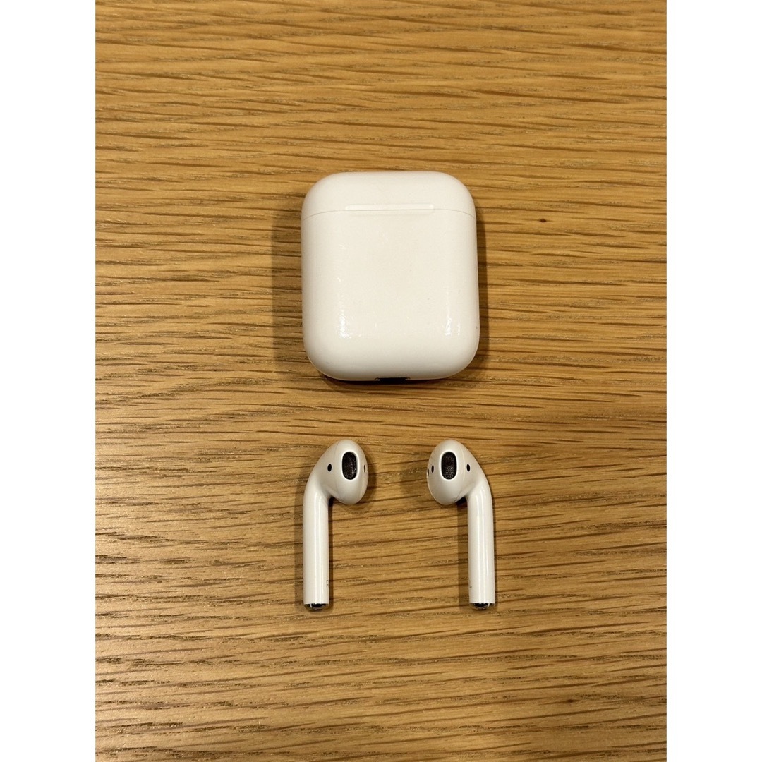 Apple(アップル)のAirPods MMEF2J/A APPLE アップル イヤホン　ジャンク品 スマホ/家電/カメラのオーディオ機器(ヘッドフォン/イヤフォン)の商品写真