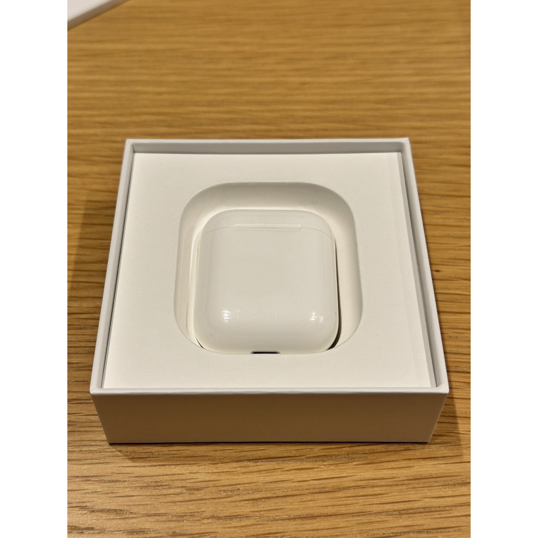 Apple(アップル)のAirPods MMEF2J/A APPLE アップル イヤホン　ジャンク品 スマホ/家電/カメラのオーディオ機器(ヘッドフォン/イヤフォン)の商品写真