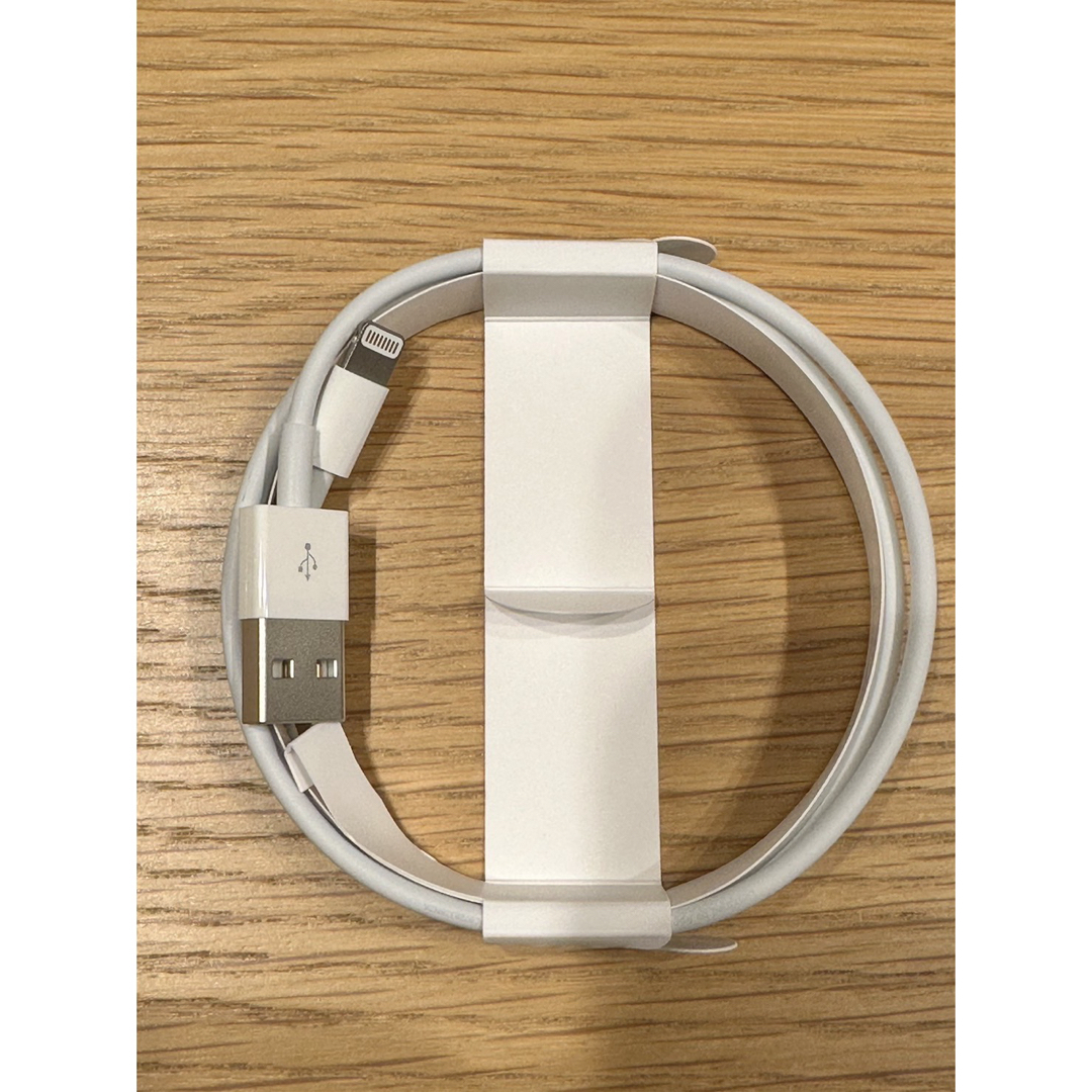 Apple(アップル)のAirPods MMEF2J/A APPLE アップル イヤホン　ジャンク品 スマホ/家電/カメラのオーディオ機器(ヘッドフォン/イヤフォン)の商品写真