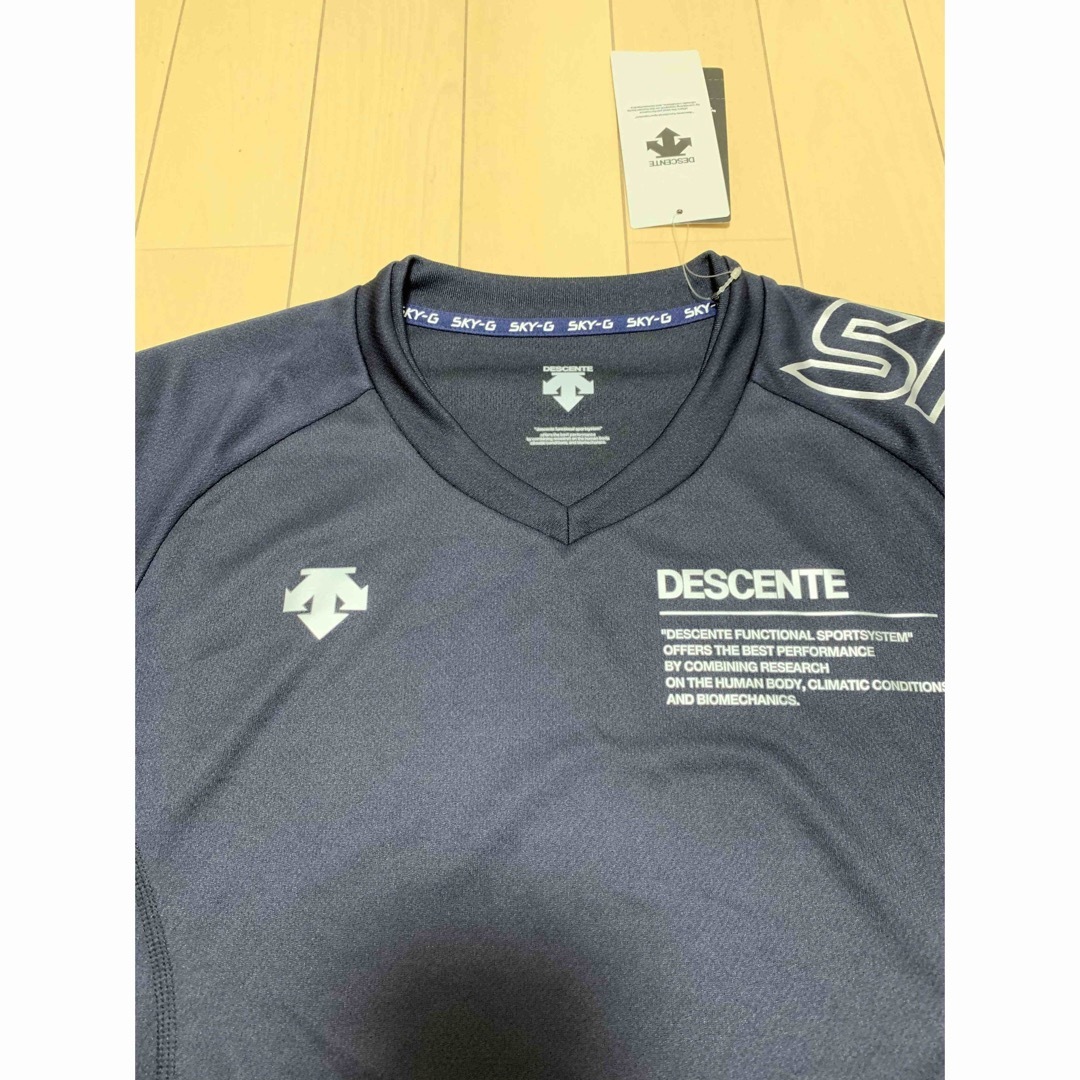 DESCENTE(デサント)の【新品】デサント半袖Tシャツ◆SKY-Gメンズ ネイビー紺色◆バレー◆匿名配送 メンズのトップス(Tシャツ/カットソー(半袖/袖なし))の商品写真