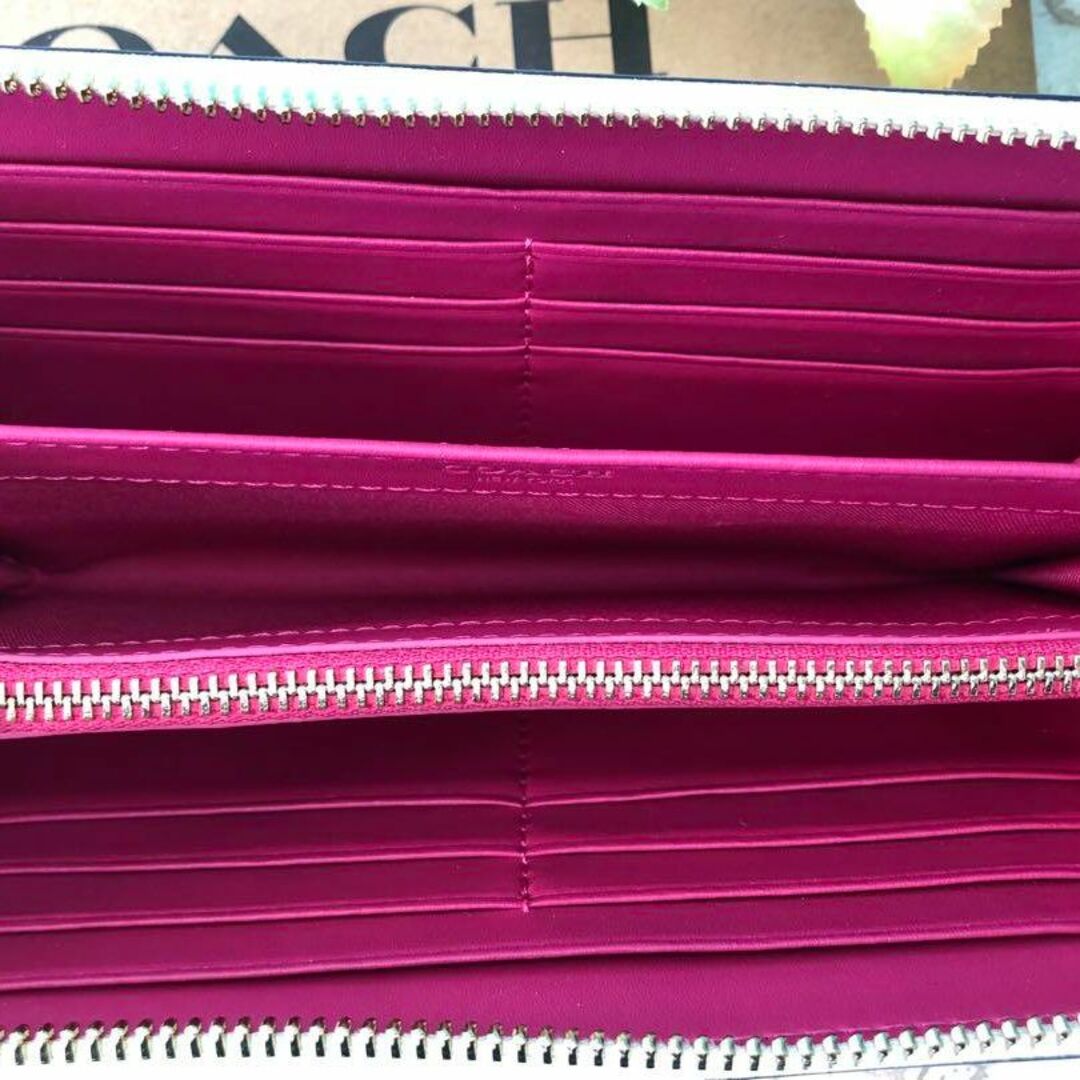 COACH(コーチ)のCOACH ホワイト ピンク フラワー レディースのファッション小物(財布)の商品写真