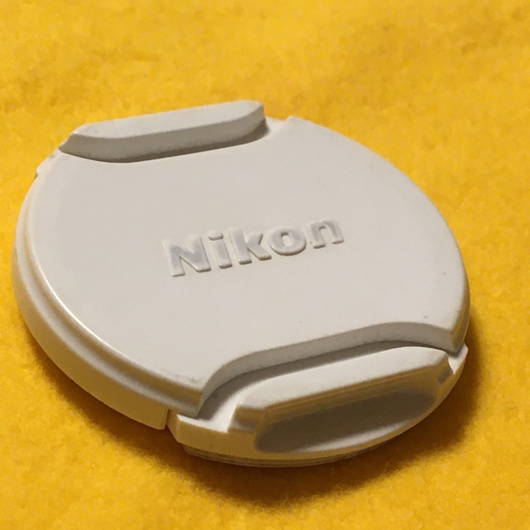 Nikon(ニコン)のNIKON Φ40.5 純正 ホワイトレンズキャップ LC-40.5 ホワイト スマホ/家電/カメラのカメラ(レンズ(単焦点))の商品写真