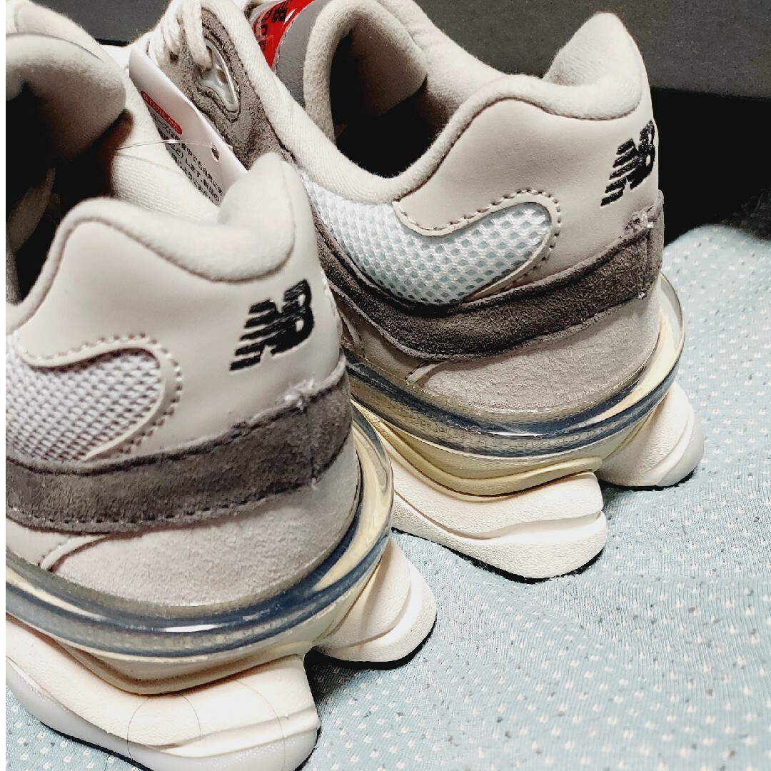 New Balance(ニューバランス)のnew balance 完売品 U9060GRYスニーカー レディースの靴/シューズ(スニーカー)の商品写真