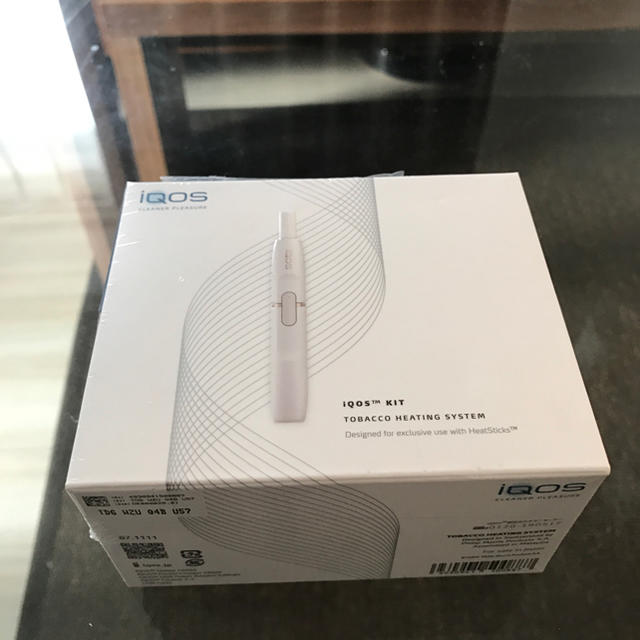 iQOS アイコス 白 新品 未開封  メンズのファッション小物(タバコグッズ)の商品写真